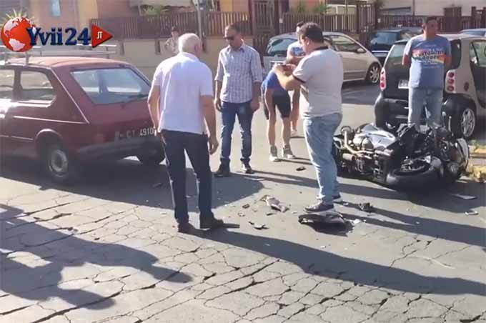 Biancavilla, incidente al Viale dei Fiori, coinvolte due auto e uno scooter