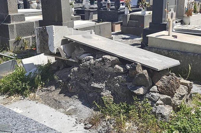 Adrano, il Movimento 5 Stelle: «Più decoro per il cimitero»