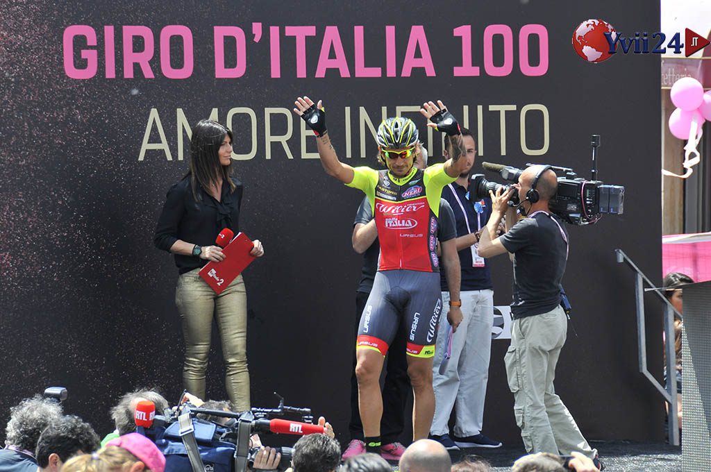 Giro d’Italia, festa a Pedara. Sullo Stretto vince Gaviria