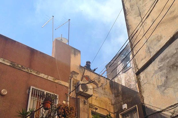 Paternò, mansarda in fiamme: panico in centro storico