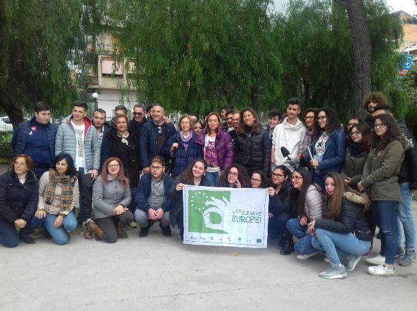 Santa Maria di Licodia, gli studenti dell’Alberghiero ripuliscono il “Belvedere”