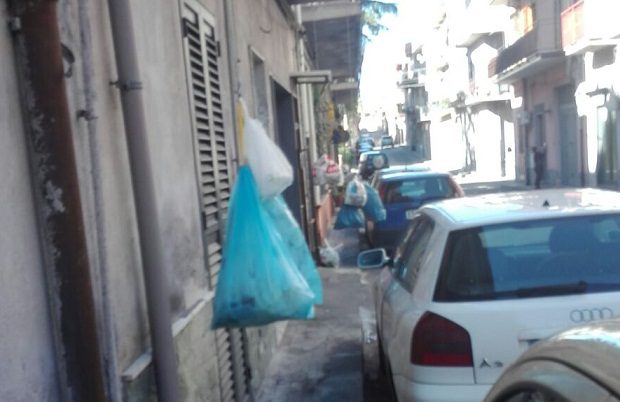 Biancavilla. Assemblea netturbini, città sporca