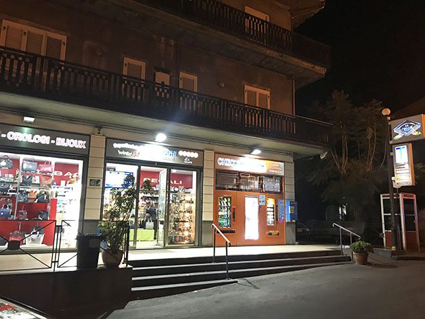 Santa Maria di Licodia, rapina in tabaccheria