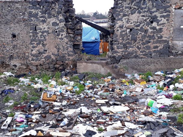 Paternò. Appello Apas: “Donate coperte per stranieri che dormono in luoghi di fortuna”