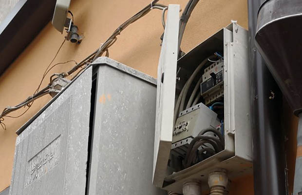 Adrano. Monterosso al buio causa di manomissioni, non di morosità