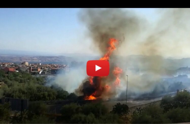 Biancavilla. Vasto incendio a ridosso dell’ospedale nuovo