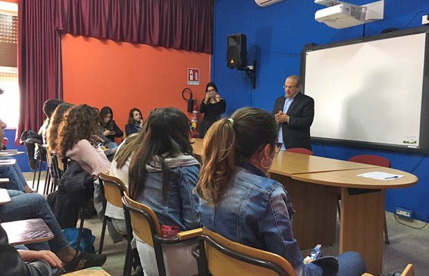 Paternò. Lezione di storia per il “Rapisardi” con Giuseppe Pelleriti