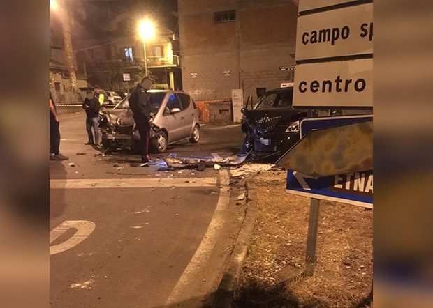 Santa Maria di Licodia, incidente nella notte su via Aldo Moro