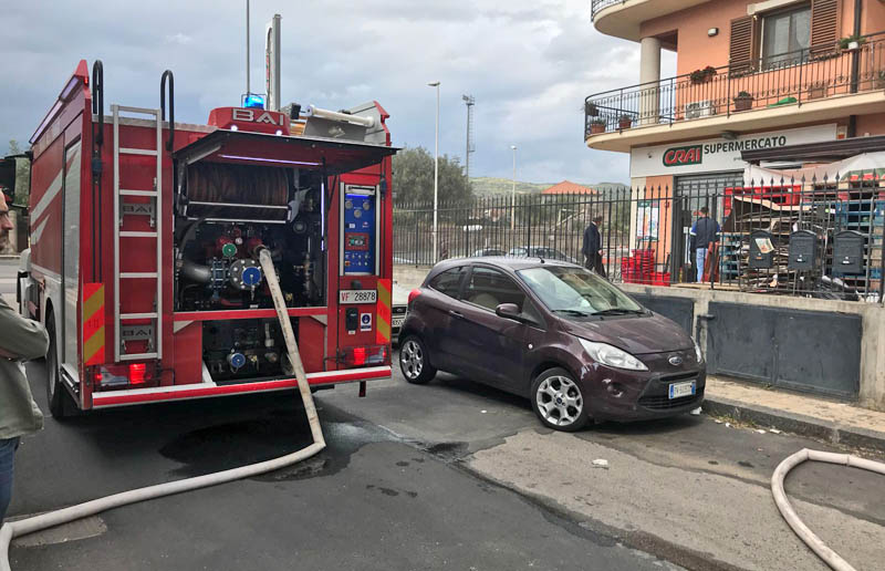 Santa Maria di Licodia. Incendio al supermercato Crai