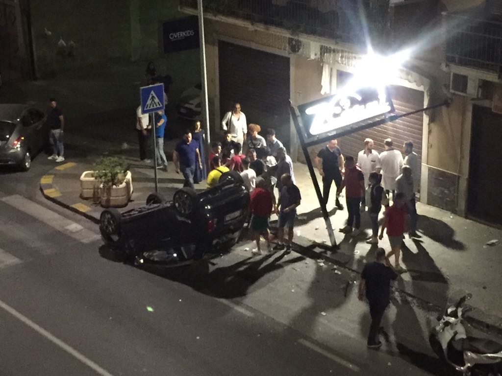 Biancavilla, incidente sul viale dei fiori