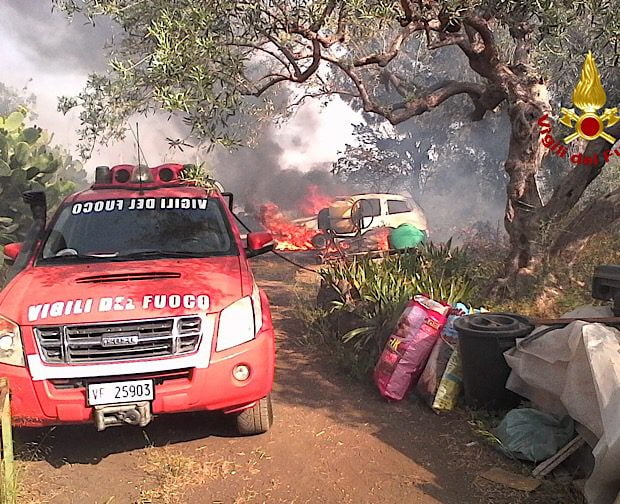 Santa Maria di Licodia. Incendio in località Strada del Lupo