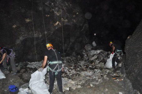 Belpasso. Denunciato postino che abbandonò corrispondenza dentro la grotta