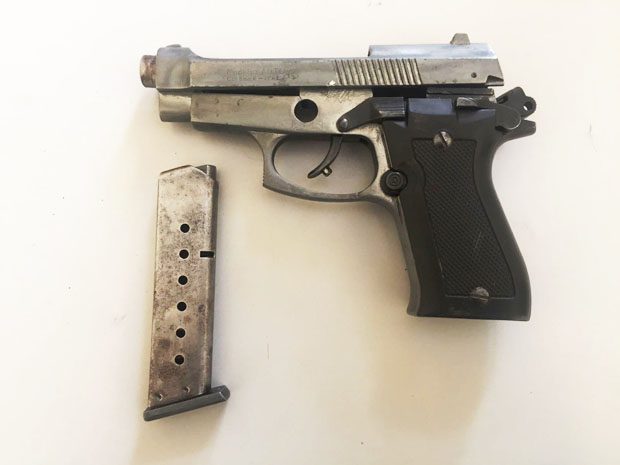 Motta Sant’Anastasia. Carabinieri ritrovano una pistola in un casolare abbandonato