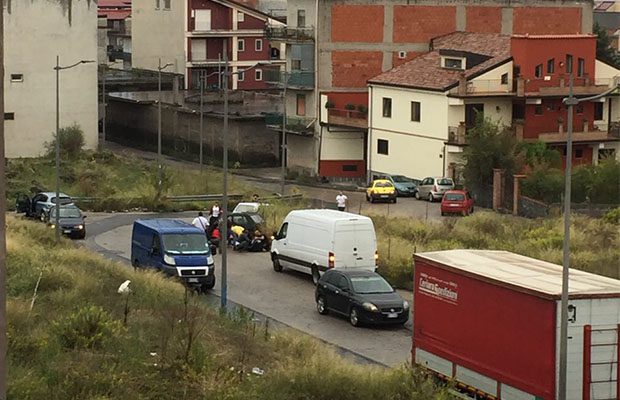 Adrano. Incidente semifrontale in via del Mandorlo