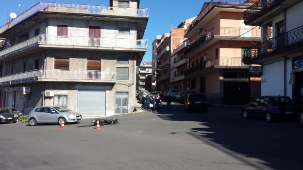 Paternò. Incidente tra auto e scooter