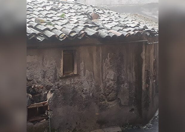 Paternò. In fiamme casolare abbandonato