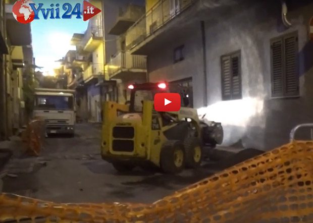 Santa Maria di Licodia. Lavori in corso in via Mazzini