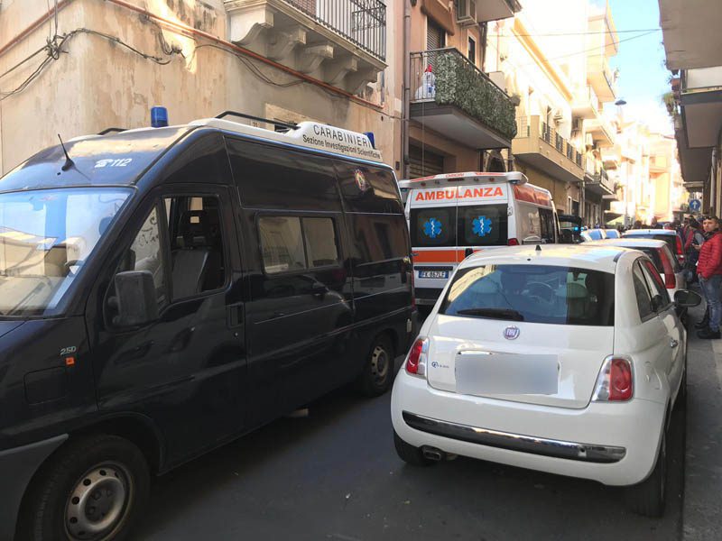 Paternò, 34enne uccide la moglie e i due figli e poi si suicida