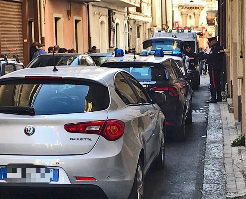 Paternò, 34enne uccide la moglie e i due figli e poi si suicida