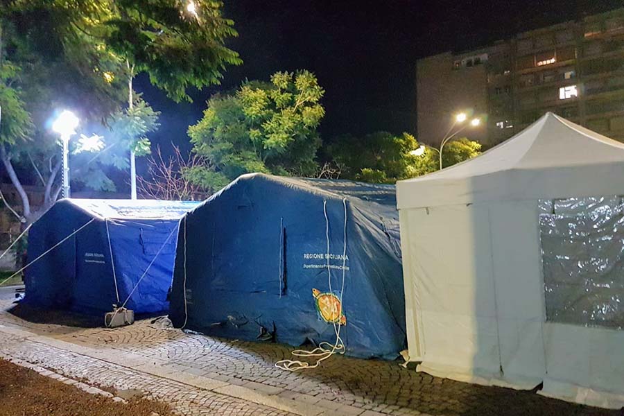 Catania. Coordinamento Fir allestisce campo per senzatetto