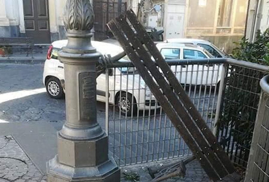 Biancavilla. Atto vandalico a piazza Annunziata