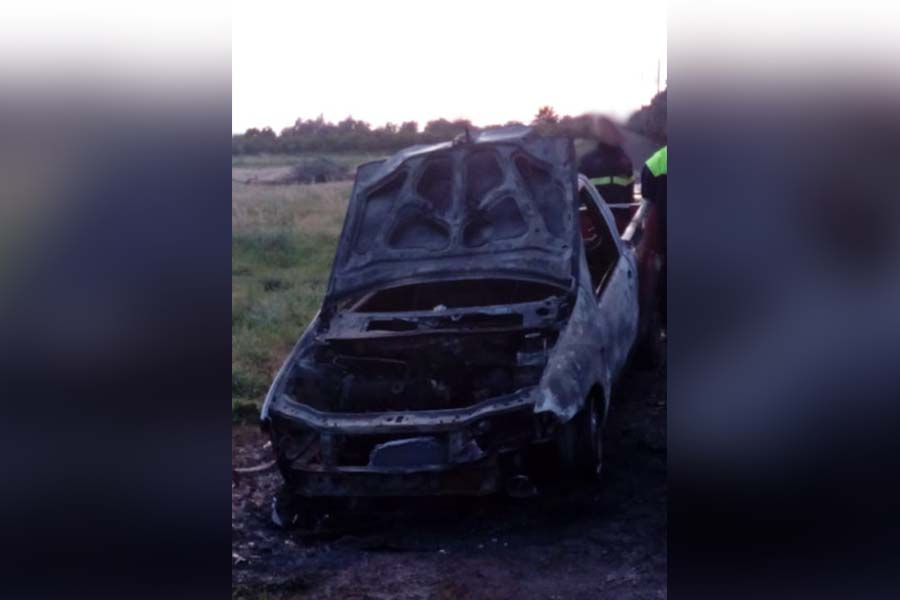 Paternò. Fiorino in fiamme in contrada Rotondella