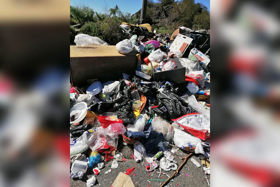 Adrano. M5S denuncia: «Discarica a cielo aperto in Contrada Santuzza e via Salvo D’Acquisto»