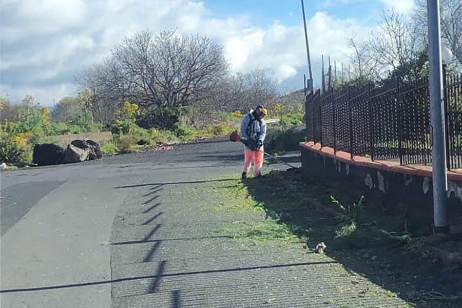 Belpasso. Prosegue l’opera di scerbamento