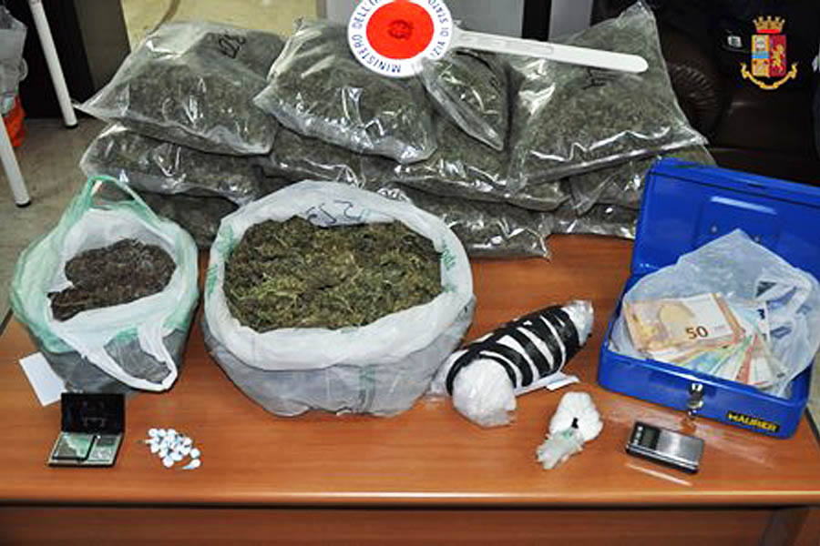 Adrano. Marijuana e cocaina, arrestati 4 pregiudicati