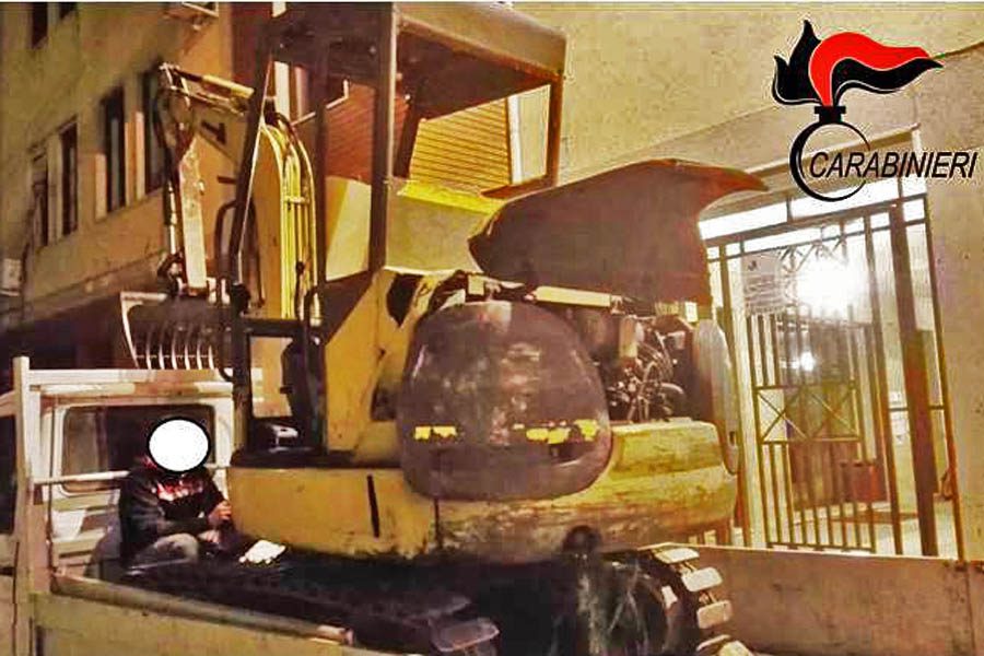 Paternò. Ruba escavatore, arrestato 44enne