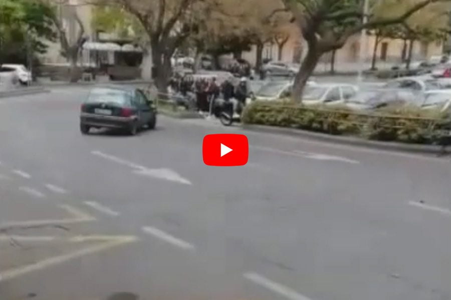 Adrano. Gimkana in piazza Sant’Agostino, pedoni terrorizzati (VIDEO)