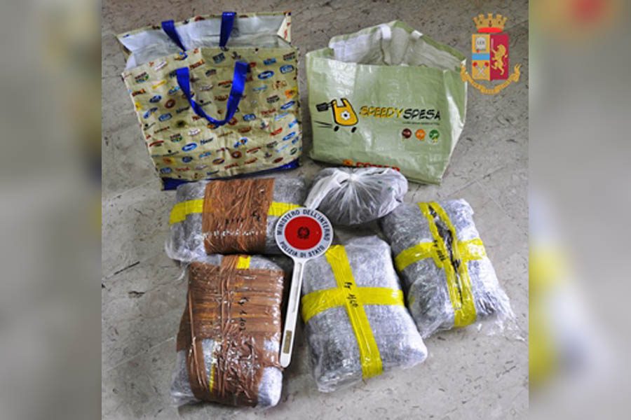 Adrano. Arrestato 47enne per spaccio: deteneva quasi 5 chili di marijuana