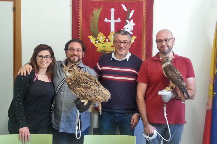 Belpasso. I falconieri al cospetto del sindaco