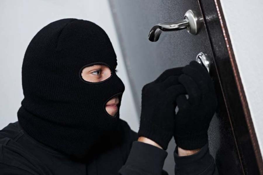 Santa Maria di Licodia. Ladri in azione all’interno di 2 abitazioni