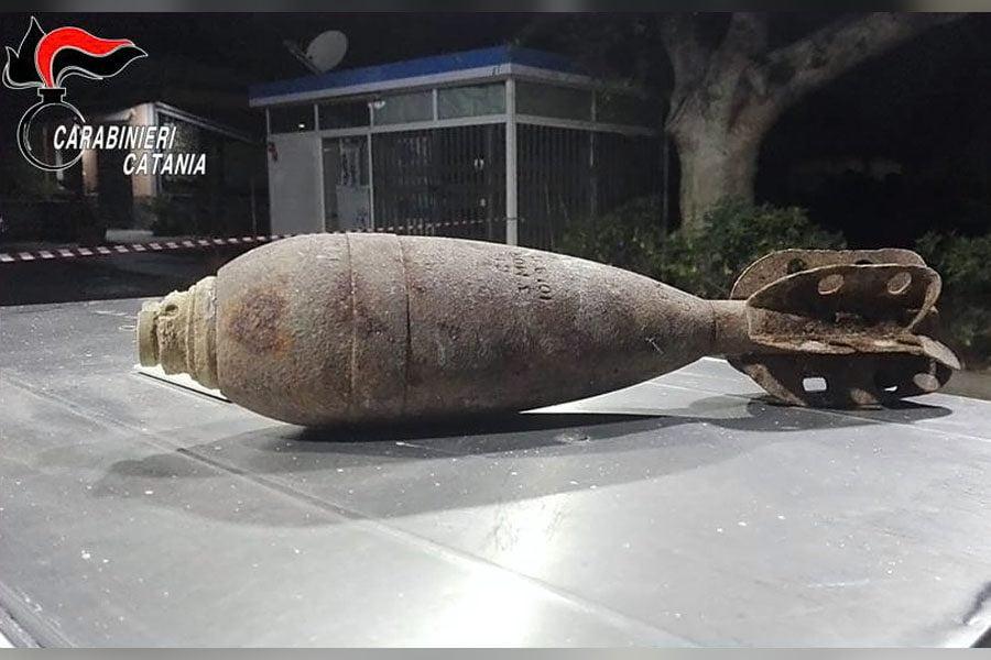 Paternò. Lascia ordigno in un rifornimento di Sferro e minaccia l’esplosione: arrestato 56enne