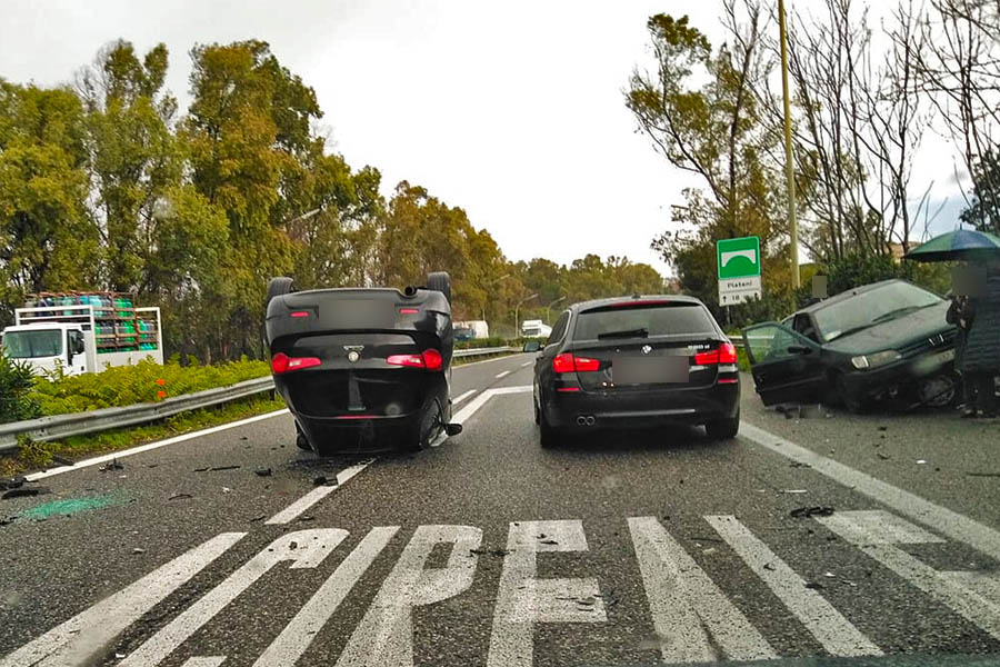 Acireale, drammatico incidente sulla Catania-Messina