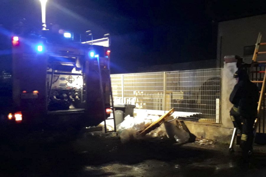 Piano Tavola. In fiamme un mezzo pesante