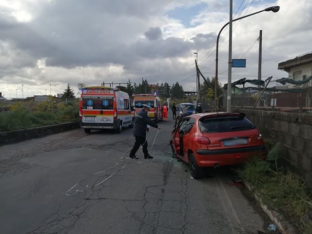 Sp56/i. Violento impatto tra Belpasso e Camporotondo Etneo