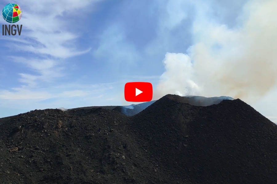 Etna. Attività stromboliana ai crateri sommitali
