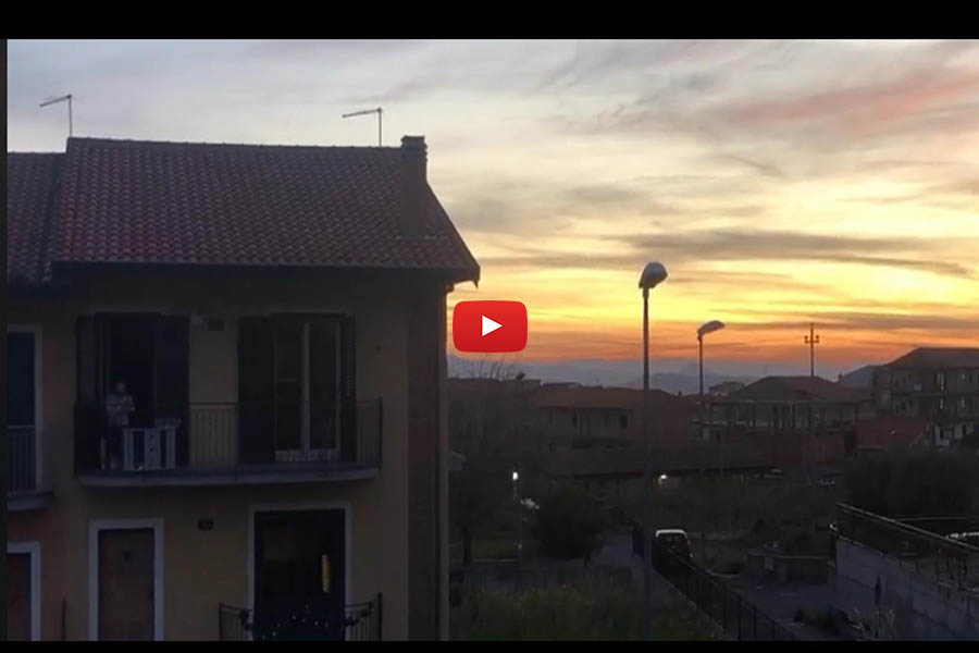 Santa Maria di Licodia. Musica per scacciare la paura da Coronavirus