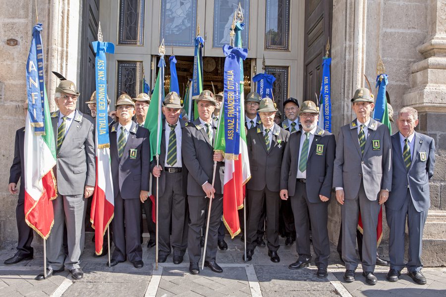 Guardia di Finanza, controlli e solidarietà. L’associazione finanzieri Paternò assiste gli anziani