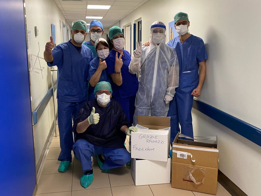 Coronavirus. Associazione Freedom di Belpasso dona camici all’Utir del Cannizzaro di Catania