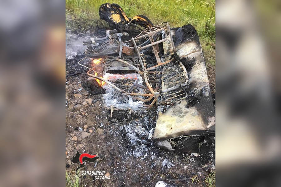 Biancavilla. Bruciavano rifiuti pericolosissimi (anche bombole), arrestati due giovani