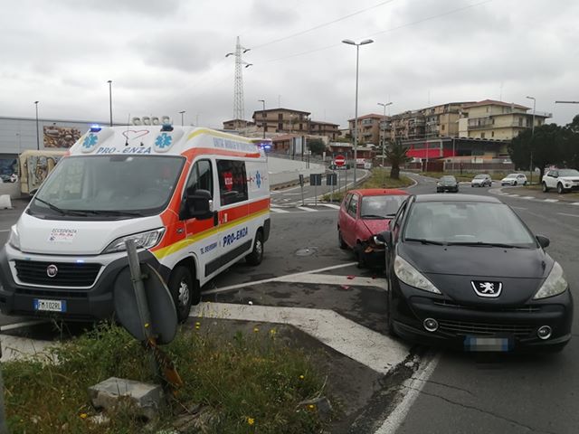 Misterbianco. Tamponamento a causa di un malore di un anziano