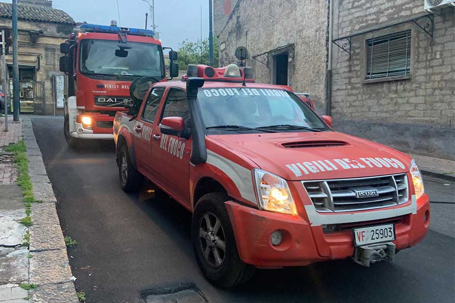 Santa Maria di Licodia. Incendio all’interno di uno studio tecnico