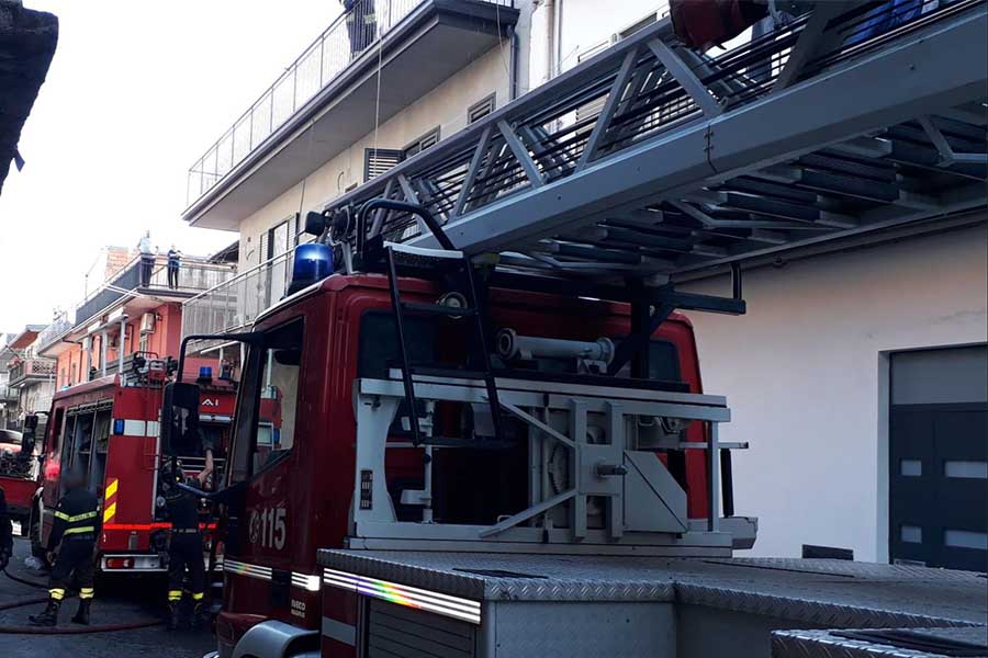 Paternò. Rogo in abitazione di via Rosolino Pilo