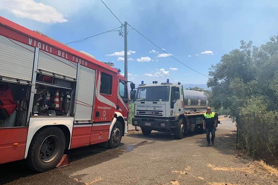 Biancavilla. Vasto incendio boschivo in zona Minicucchita