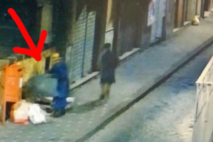 Biancavilla. Filmato mentre abbandona i rifiuti in piazza Cavour