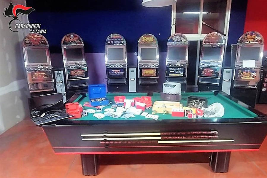 Biancavilla. Percepiva il reddito di cittadinanza e gestiva una bisca clandestina: denunciato