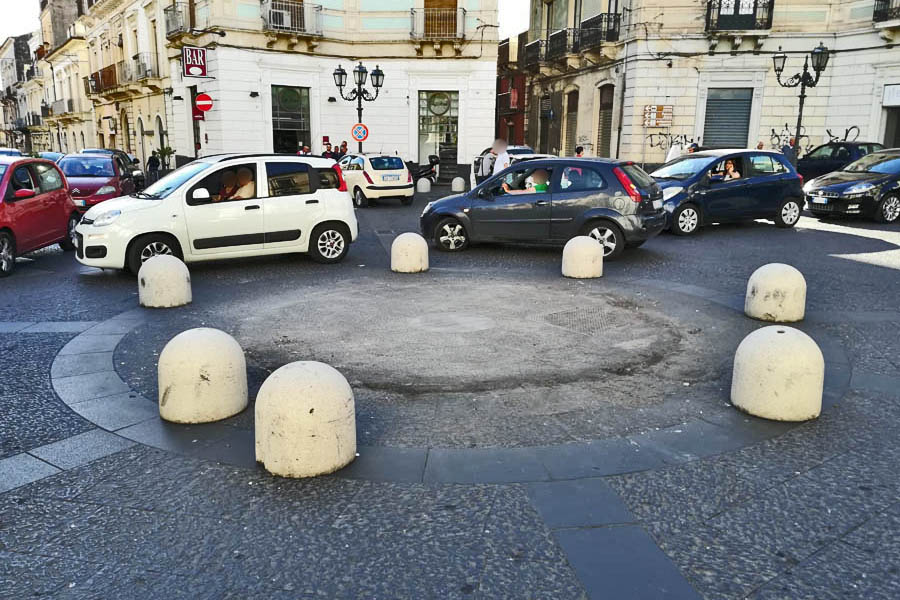 Paternò. I “Quattro Canti” liberati dall’obbrobrio